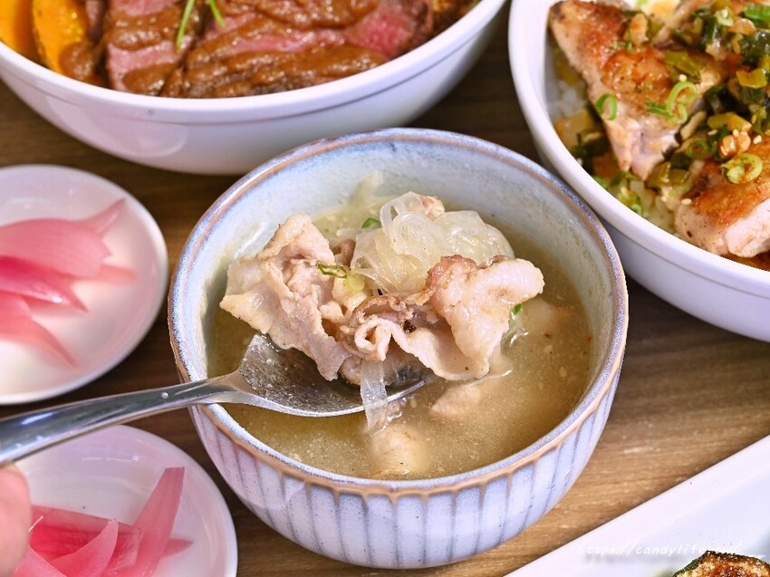 法丼Fadone|台中第一間以法式元素為主軸的丼飯專賣店,採原肉塊熟成,低溫料理,用餐時間人超多!