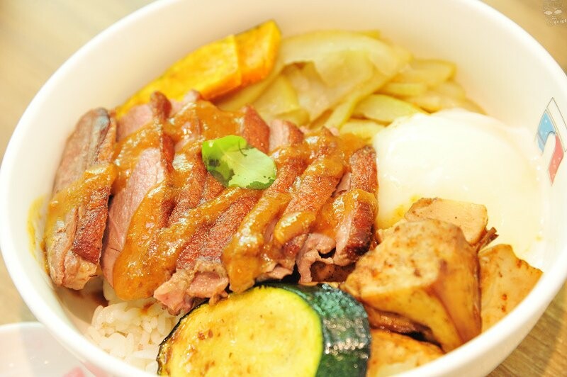 台中南屯美食推薦,【法丼】讓丼飯不僅僅只是丼飯,舒肥軟嫩的板