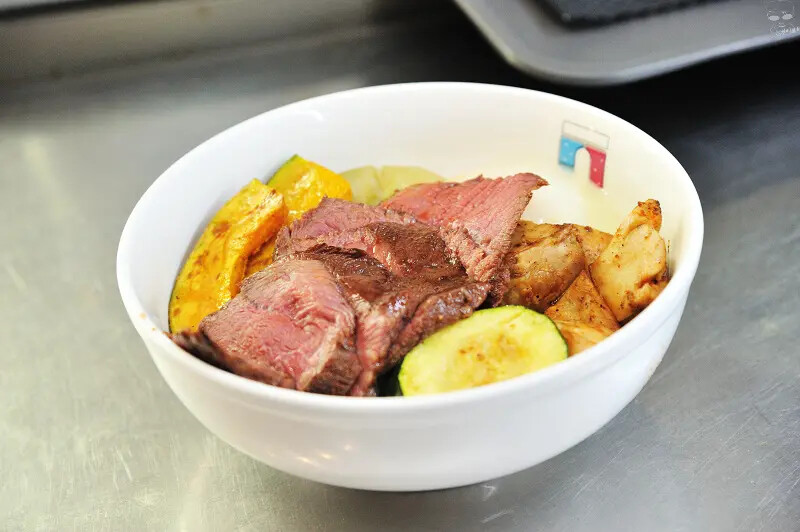 台中南屯美食推薦,【法丼】讓丼飯不僅僅只是丼飯,舒肥軟嫩的板