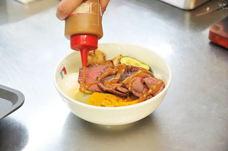 台中南屯美食推薦,【法丼】讓丼飯不僅僅只是丼飯,舒肥軟嫩的板