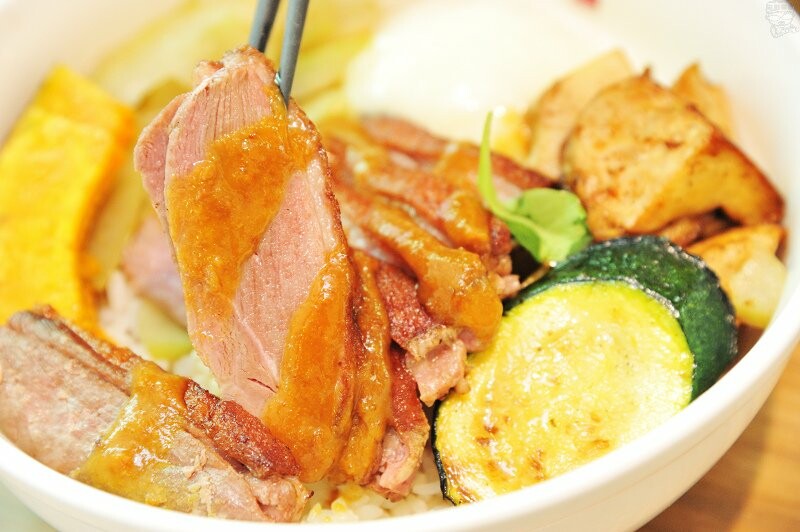 台中南屯美食推薦,【法丼】讓丼飯不僅僅只是丼飯,舒肥軟嫩的板