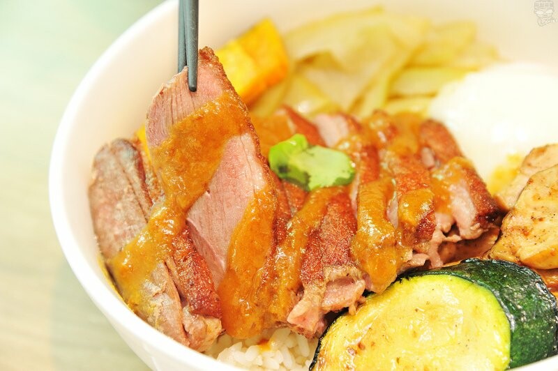 台中南屯美食推薦,【法丼】讓丼飯不僅僅只是丼飯,舒肥軟嫩的板