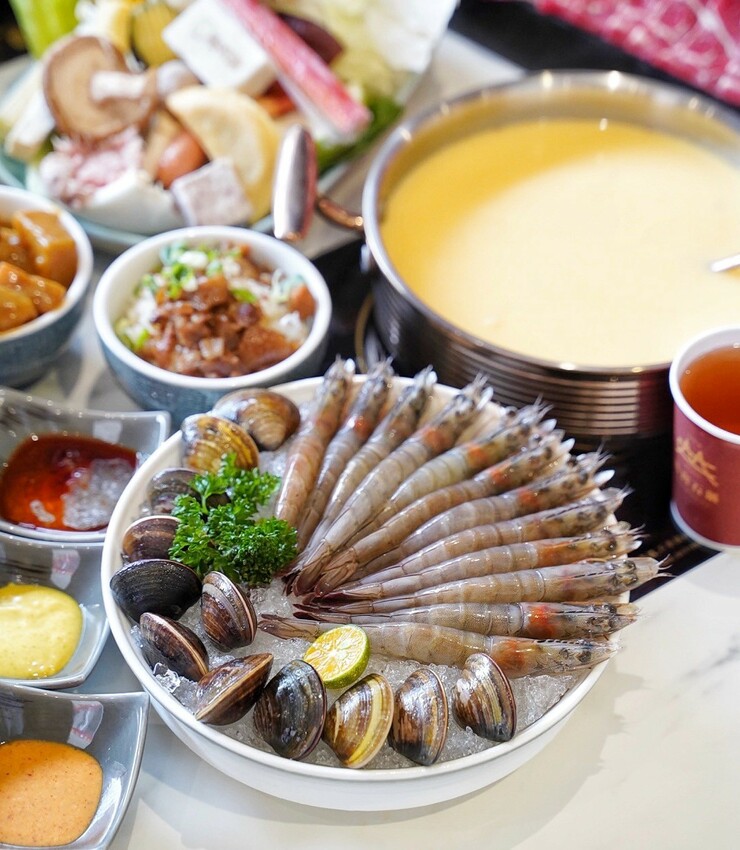 新開幕.嗑肉石鍋全新二代店插旗竹北啦!每鍋最便宜328元起,就能享有超過100種食材自助吧吃到飽!包括滷肉飯、咖哩飯、飲料、冰淇淋等等~ - 阿華田的美食日記