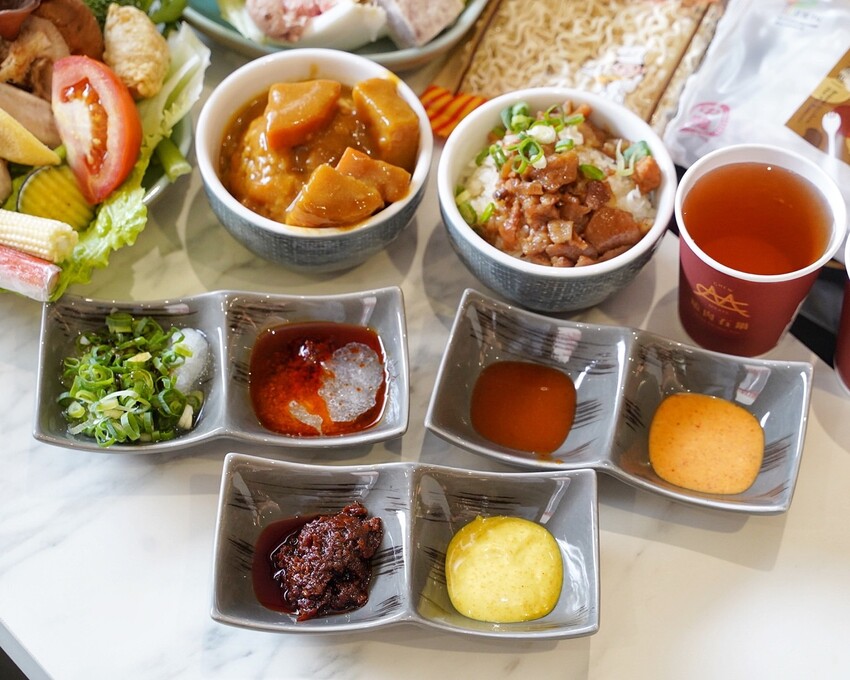 新開幕.嗑肉石鍋全新二代店插旗竹北啦!每鍋最便宜328元起,就能享有超過100種食材自助吧吃到飽!包括滷肉飯、咖哩飯、飲料、冰淇淋等等~ - 阿華田的美食日記