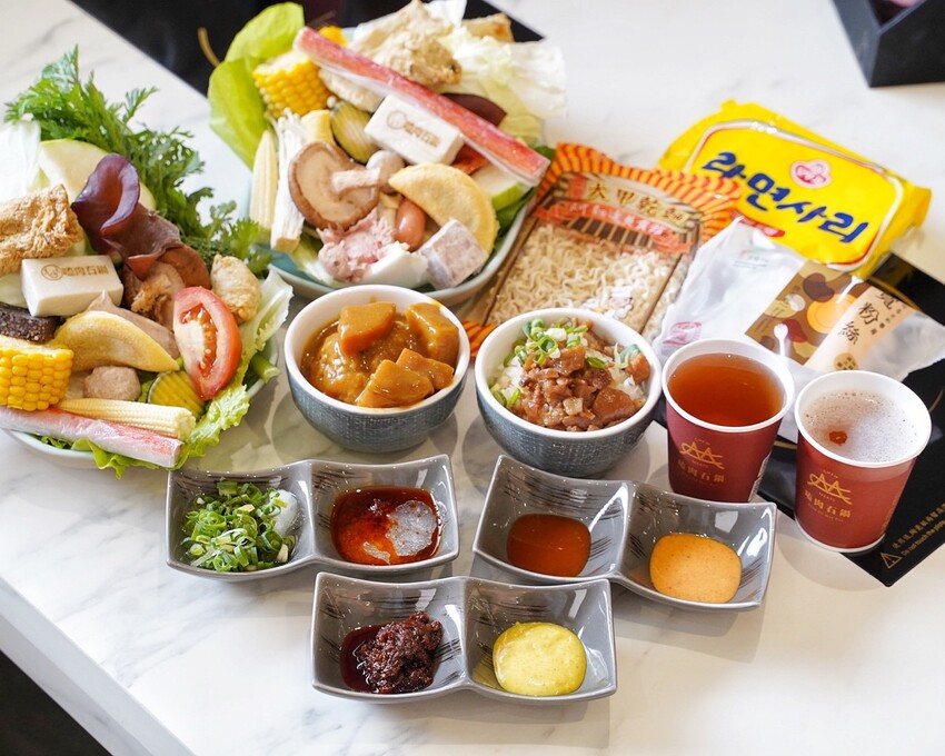 新開幕.嗑肉石鍋全新二代店插旗竹北啦!每鍋最便宜328元起,就能享有超過100種食材自助吧吃到飽!包括滷肉飯、咖哩飯、飲料、冰淇淋等等~ - 阿華田的美食日記