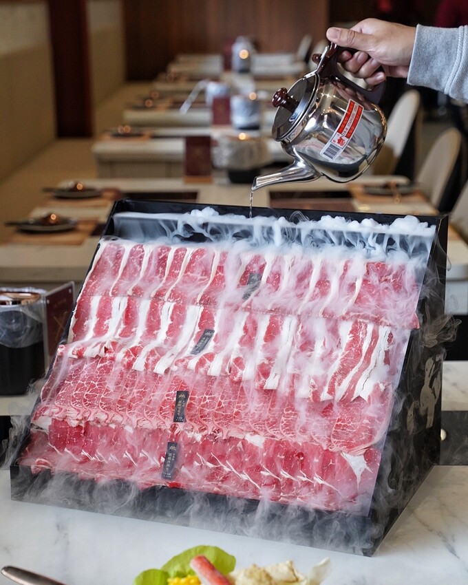 新開幕.嗑肉石鍋全新二代店插旗竹北啦!每鍋最便宜328元起,就能享有超過100種食材自助吧吃到飽!包括滷肉飯、咖哩飯、飲料、冰淇淋等等~ - 阿華田的美食日記