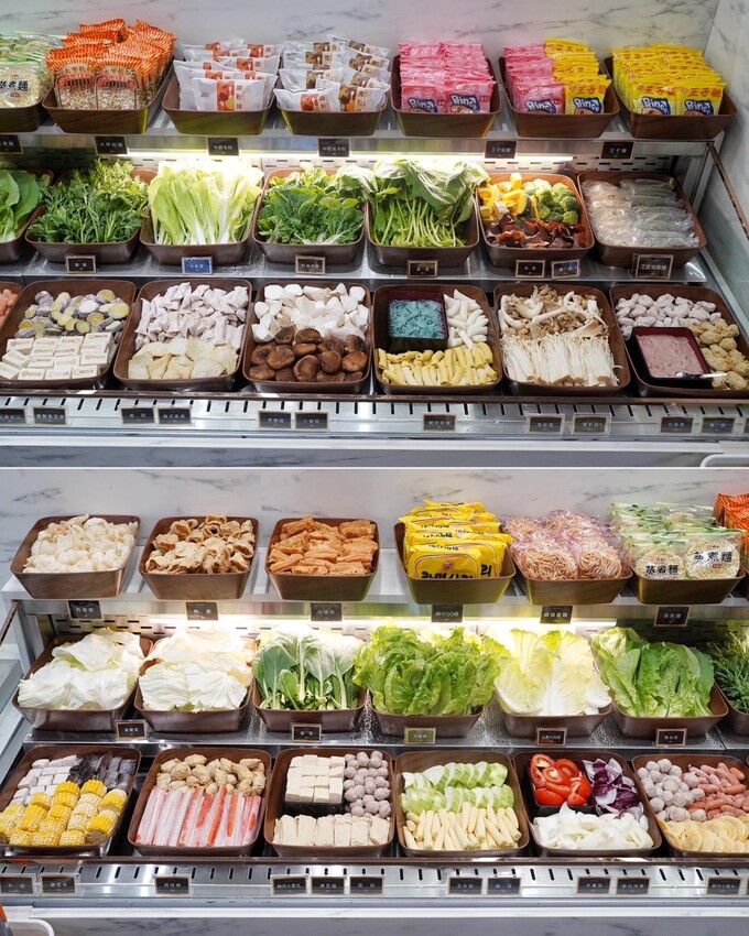 新開幕.嗑肉石鍋全新二代店插旗竹北啦!每鍋最便宜328元起,就能享有超過100種食材自助吧吃到飽!包括滷肉飯、咖哩飯、飲料、冰淇淋等等~ - 阿華田的美食日記