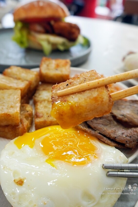 台中太平早午餐推薦 | GOGOBUS元氣巴士樹孝店-招牌氣墊漢堡、美味中西式早餐,新品草莓奶酥香濃登場