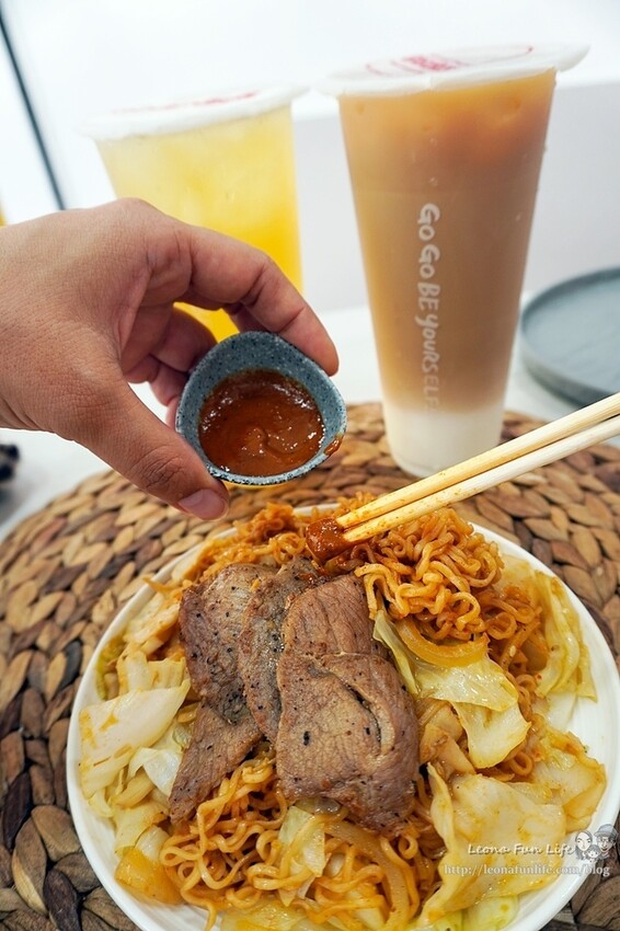 台中太平早午餐推薦 | GOGOBUS元氣巴士樹孝店-招牌氣墊漢堡、美味中西式早餐,新品草莓奶酥香濃登場