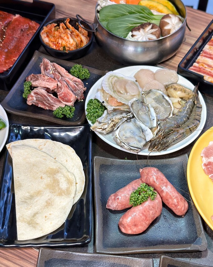 【HOME燒肉】599元起燒肉火鍋吃到飽!哈根達斯、手掌大沙朗牛排、Pro級大生蠔等等超過80種食材通通無限供應!超高CP值,建議提前訂位!附近好停車! - 阿華田的美食日記