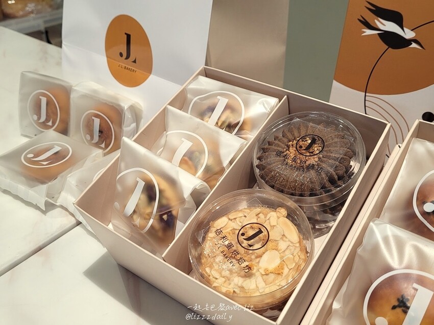 【J.L.手作烘焙】大里麵包店推薦!紅土鹹鴨蛋與甜點的火花 金沙布朗尼、金沙奶酥厚片滋味如何?