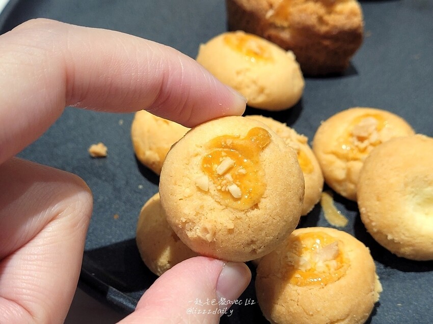 【J.L.手作烘焙】大里麵包店推薦!紅土鹹鴨蛋與甜點的火花 金沙布朗尼、金沙奶酥厚片滋味如何?