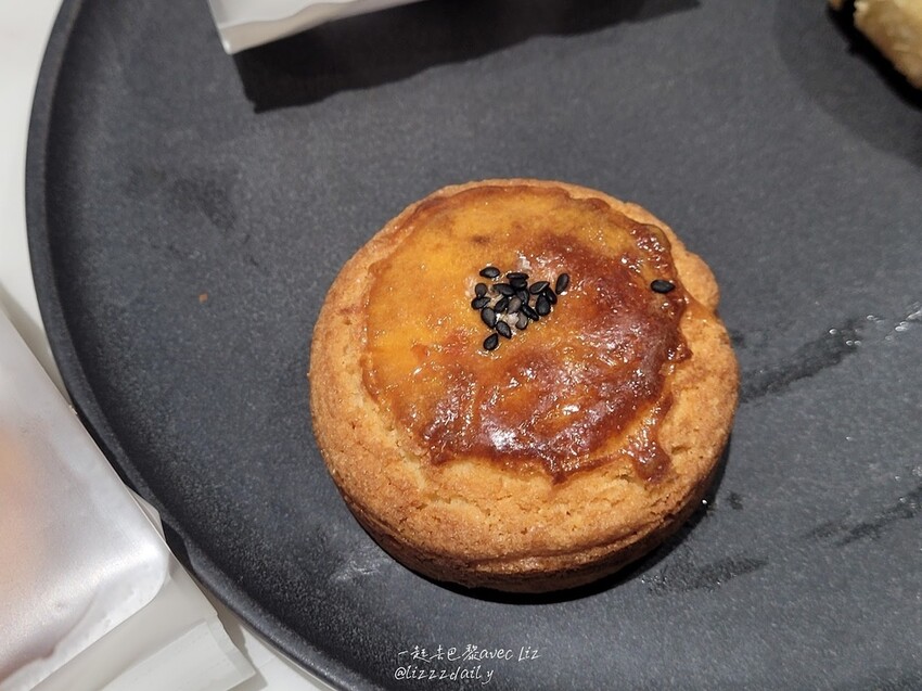 【J.L.手作烘焙】大里麵包店推薦!紅土鹹鴨蛋與甜點的火花 金沙布朗尼、金沙奶酥厚片滋味如何?