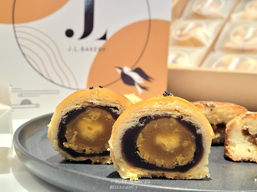 【J.L.手作烘焙】大里麵包店推薦!紅土鹹鴨蛋與甜點的火花 金沙布朗尼、金沙奶酥厚片滋味如何?