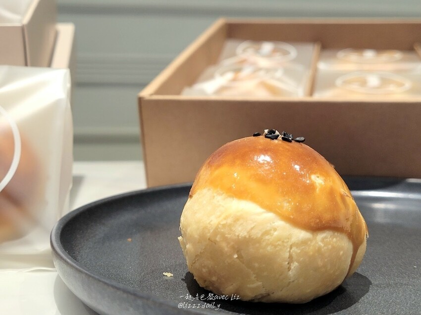 【J.L.手作烘焙】大里麵包店推薦!紅土鹹鴨蛋與甜點的火花 金沙布朗尼、金沙奶酥厚片滋味如何?
