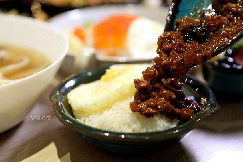 海鮮控出列！北海道醬漬鮭魚卵滷肉飯 讓你口中爆出大海鮮味｜食雞成熟異國饗宴(嘉義車站美食)