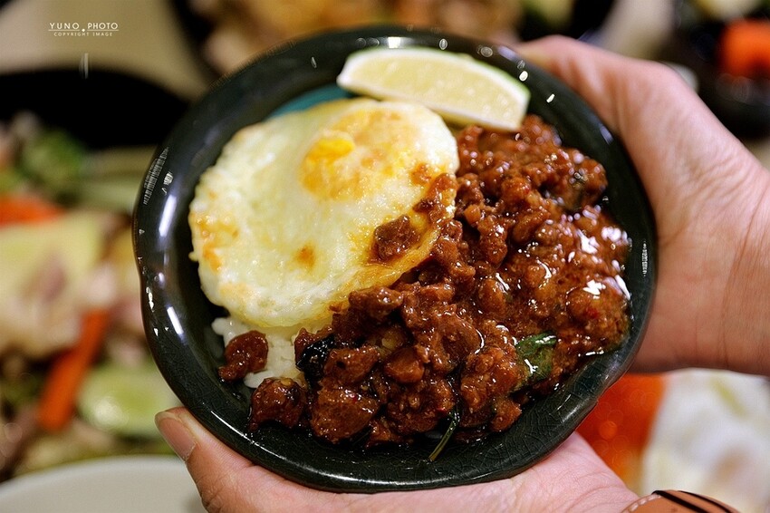海鮮控出列！北海道醬漬鮭魚卵滷肉飯 讓你口中爆出大海鮮味｜食雞成熟異國饗宴(嘉義車站美食)