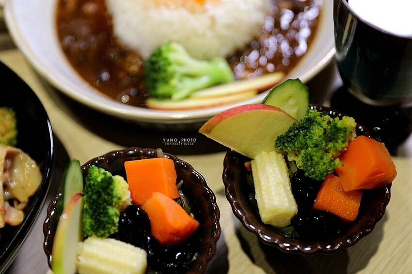 海鮮控出列！北海道醬漬鮭魚卵滷肉飯 讓你口中爆出大海鮮味｜食雞成熟異國饗宴(嘉義車站美食)