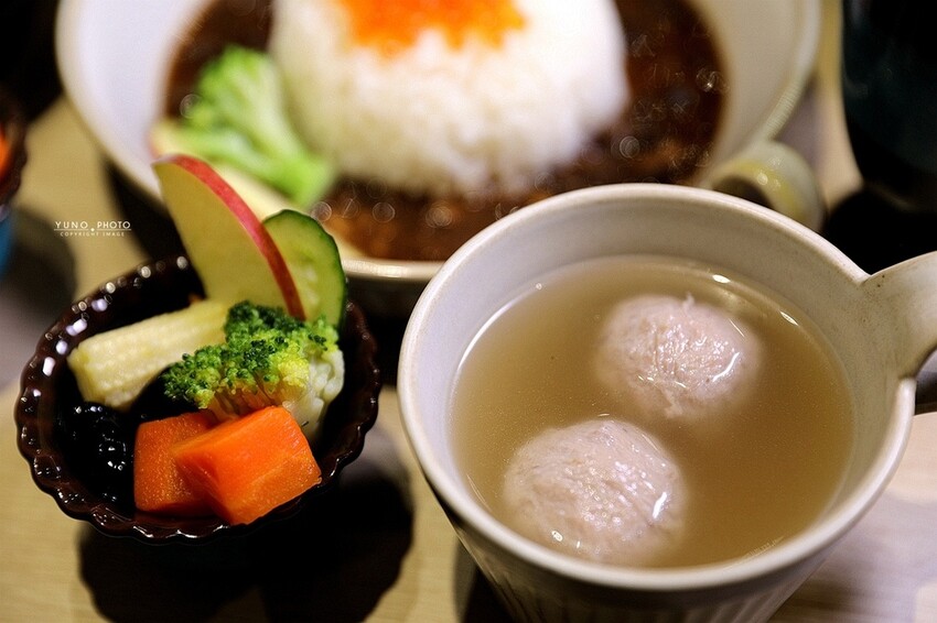 海鮮控出列！北海道醬漬鮭魚卵滷肉飯 讓你口中爆出大海鮮味｜食雞成熟異國饗宴(嘉義車站美食)