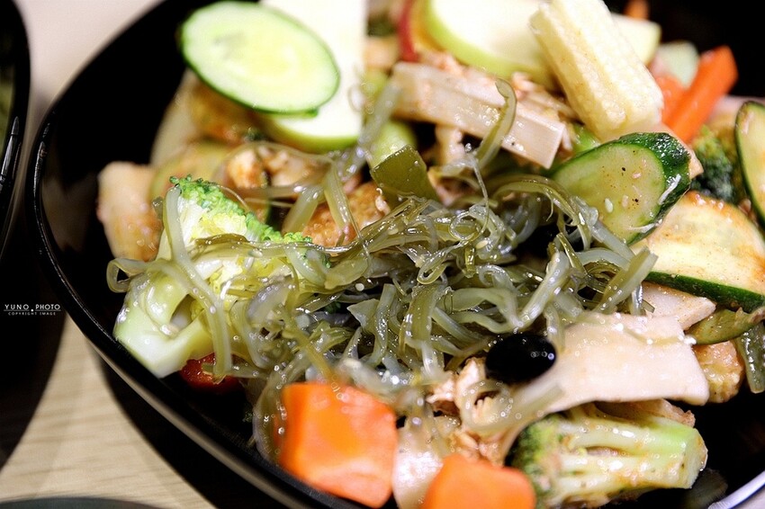 海鮮控出列！北海道醬漬鮭魚卵滷肉飯 讓你口中爆出大海鮮味｜食雞成熟異國饗宴(嘉義車站美食)