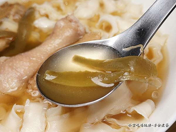 剝皮辣椒雞湯麵-食雞成熟 (4).jpg