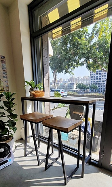 台中咖啡館｜隱藏旱溪河畔的溫馨景觀早午餐，價格平實還有季節限定草莓三明治！！