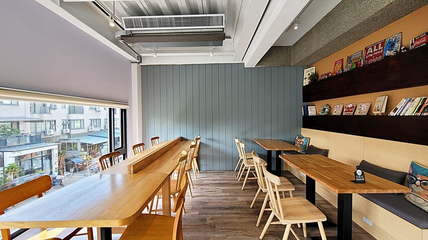 台中咖啡館｜隱藏旱溪河畔的溫馨景觀早午餐，價格平實還有季節限定草莓三明治！！