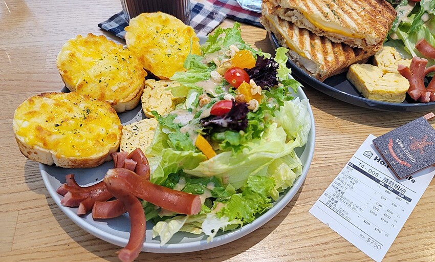 台中咖啡館｜隱藏旱溪河畔的溫馨景觀早午餐，價格平實還有季節限定草莓三明治！！