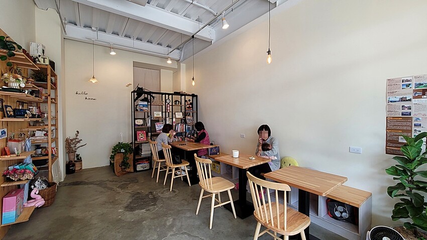 台中咖啡館｜隱藏旱溪河畔的溫馨景觀早午餐，價格平實還有季節限定草莓三明治！！