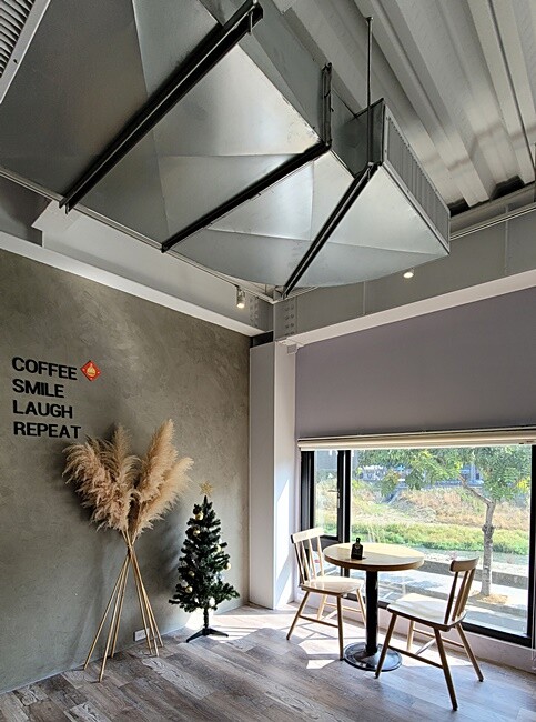 台中咖啡館｜隱藏旱溪河畔的溫馨景觀早午餐，價格平實還有季節限定草莓三明治！！