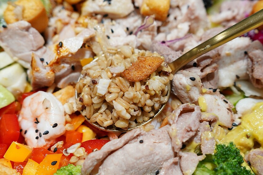 台中高質感自選沙拉分店新開幕！任搭現烤貝果吐司，滿滿早午餐儀式感！內用更享冷萃咖啡與鮮奶喝到飽