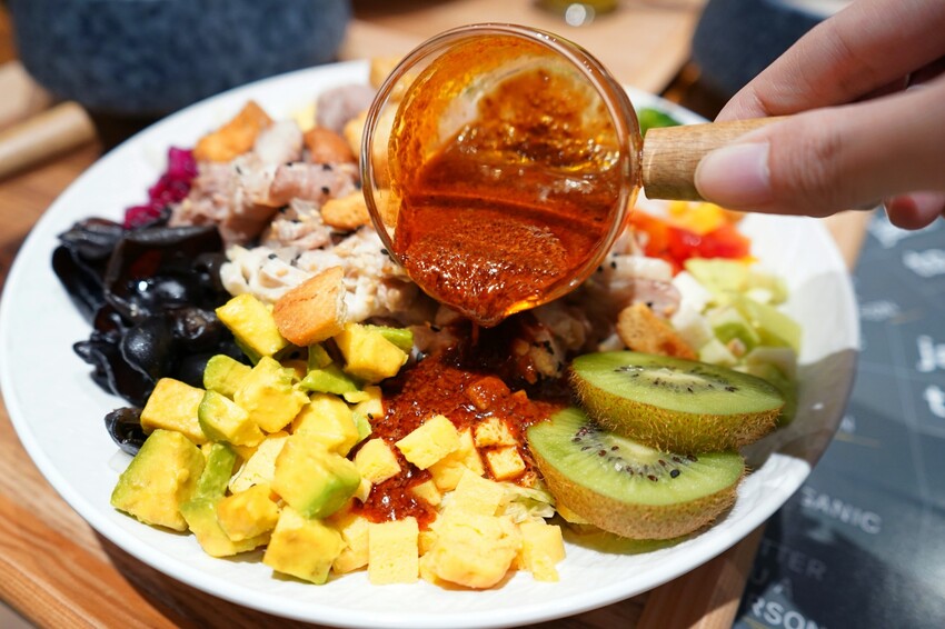 台中高質感自選沙拉分店新開幕！任搭現烤貝果吐司，滿滿早午餐儀式感！內用更享冷萃咖啡與鮮奶喝到飽