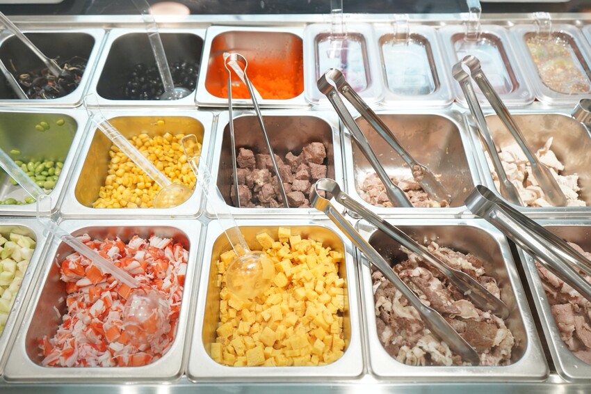 台中高質感自選沙拉分店新開幕！任搭現烤貝果吐司，滿滿早午餐儀式感！內用更享冷萃咖啡與鮮奶喝到飽