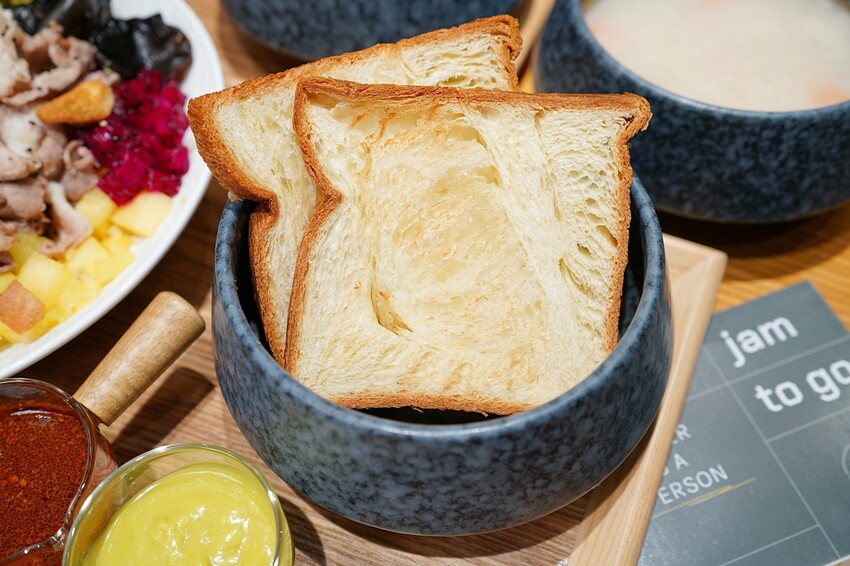 台中高質感自選沙拉分店新開幕！任搭現烤貝果吐司，滿滿早午餐儀式感！內用更享冷萃咖啡與鮮奶喝到飽