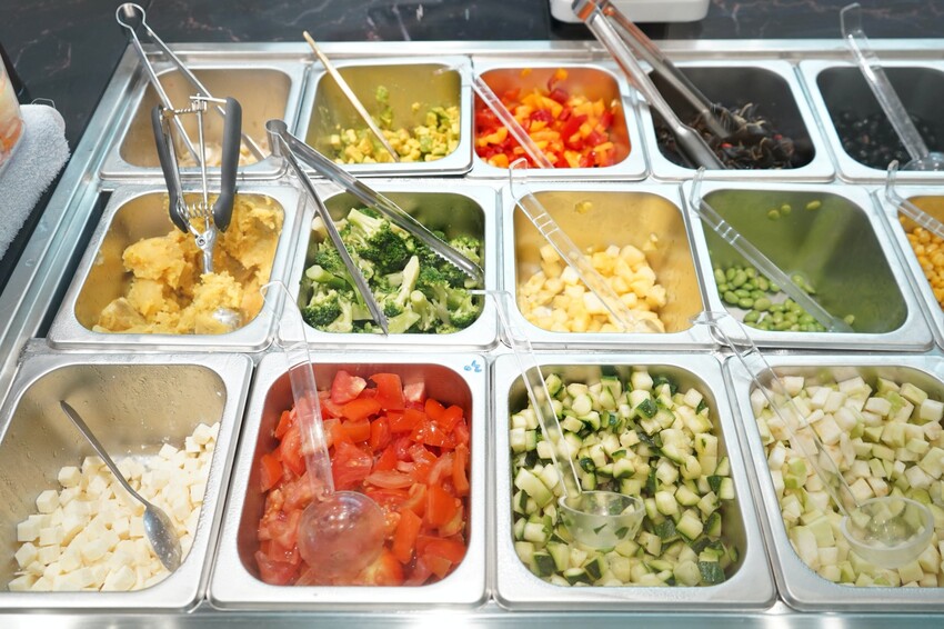 台中高質感自選沙拉分店新開幕！任搭現烤貝果吐司，滿滿早午餐儀式感！內用更享冷萃咖啡與鮮奶喝到飽