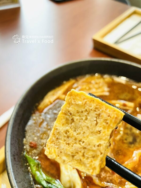 不是麻辣燙專賣店，卻有專業級的水準，隱身於巷子裡二樓，有窗景車景與低調的美味｜阿萊漫漫手料理 @魚兒 x 牽手明太子的「視」界旅行