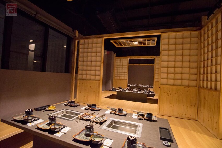 【臺南美食】 頂級燒肉店進駐台南，位於水萍塭公園對面，營業時間到早上六點，提供和式和大圓桌包廂，有和牛、伊比利豬、海鮮、熟食等美食~炭黔燒肉 - 南人幫