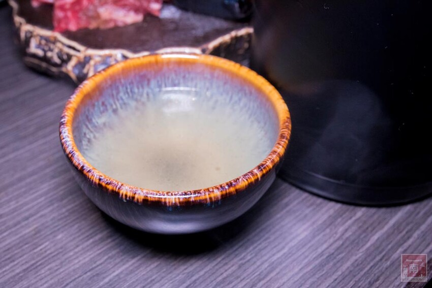 【臺南美食】 頂級燒肉店進駐台南，位於水萍塭公園對面，營業時間到早上六點，提供和式和大圓桌包廂，有和牛、伊比利豬、海鮮、熟食等美食~炭黔燒肉 - 南人幫