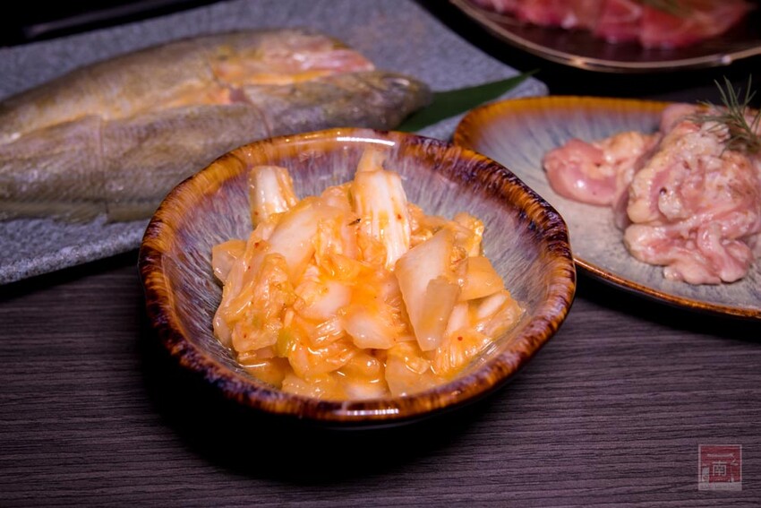 【臺南美食】 頂級燒肉店進駐台南，位於水萍塭公園對面，營業時間到早上六點，提供和式和大圓桌包廂，有和牛、伊比利豬、海鮮、熟食等美食~炭黔燒肉 - 南人幫