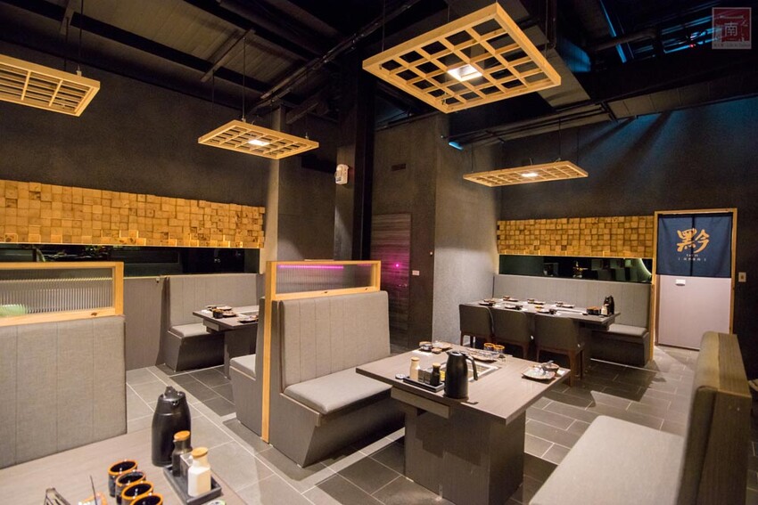 【臺南美食】 頂級燒肉店進駐台南，位於水萍塭公園對面，營業時間到早上六點，提供和式和大圓桌包廂，有和牛、伊比利豬、海鮮、熟食等美食~炭黔燒肉 - 南人幫