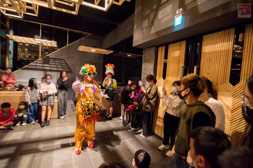 【臺南美食】 頂級燒肉店進駐台南，位於水萍塭公園對面，營業時間到早上六點，提供和式和大圓桌包廂，有和牛、伊比利豬、海鮮、熟食等美食~炭黔燒肉 - 南人幫