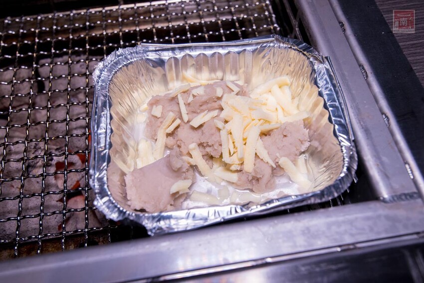 【臺南美食】 頂級燒肉店進駐台南，位於水萍塭公園對面，營業時間到早上六點，提供和式和大圓桌包廂，有和牛、伊比利豬、海鮮、熟食等美食~炭黔燒肉 - 南人幫