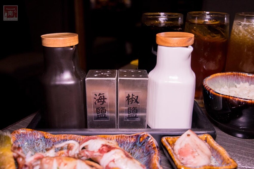 【臺南美食】 頂級燒肉店進駐台南，位於水萍塭公園對面，營業時間到早上六點，提供和式和大圓桌包廂，有和牛、伊比利豬、海鮮、熟食等美食~炭黔燒肉 - 南人幫