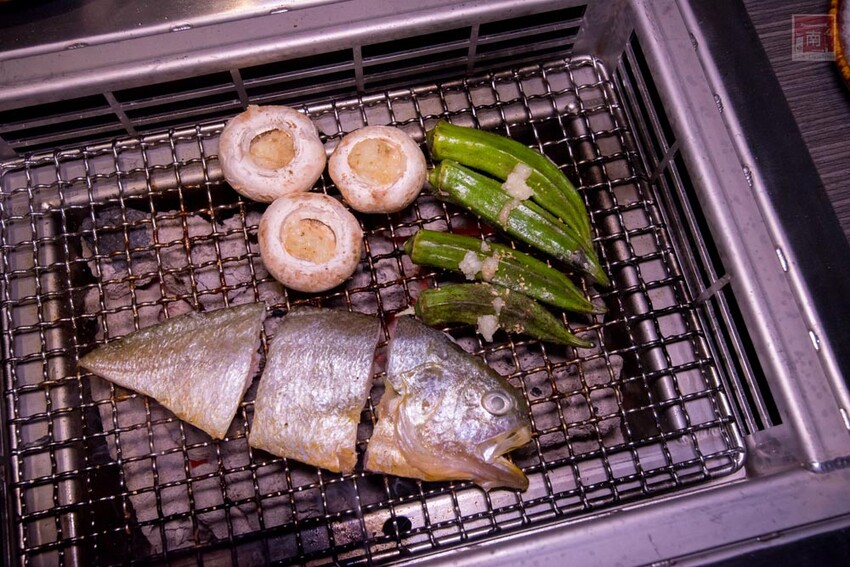 【臺南美食】 頂級燒肉店進駐台南，位於水萍塭公園對面，營業時間到早上六點，提供和式和大圓桌包廂，有和牛、伊比利豬、海鮮、熟食等美食~炭黔燒肉 - 南人幫