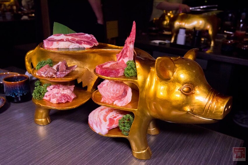 【臺南美食】 頂級燒肉店進駐台南，位於水萍塭公園對面，營業時間到早上六點，提供和式和大圓桌包廂，有和牛、伊比利豬、海鮮、熟食等美食~炭黔燒肉 - 南人幫