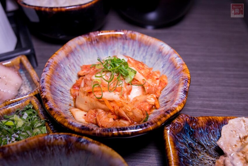 【臺南美食】 頂級燒肉店進駐台南，位於水萍塭公園對面，營業時間到早上六點，提供和式和大圓桌包廂，有和牛、伊比利豬、海鮮、熟食等美食~炭黔燒肉 - 南人幫