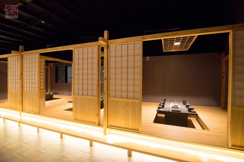 【臺南美食】 頂級燒肉店進駐台南，位於水萍塭公園對面，營業時間到早上六點，提供和式和大圓桌包廂，有和牛、伊比利豬、海鮮、熟食等美食~炭黔燒肉 - 南人幫