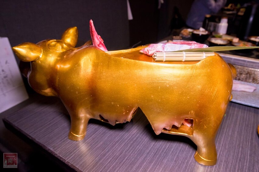 【臺南美食】 頂級燒肉店進駐台南，位於水萍塭公園對面，營業時間到早上六點，提供和式和大圓桌包廂，有和牛、伊比利豬、海鮮、熟食等美食~炭黔燒肉 - 南人幫