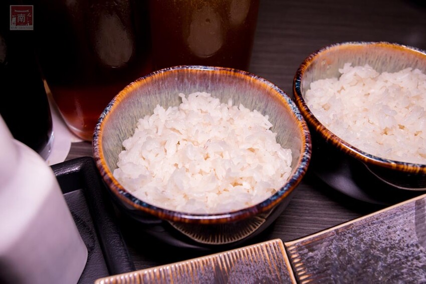 【臺南美食】 頂級燒肉店進駐台南，位於水萍塭公園對面，營業時間到早上六點，提供和式和大圓桌包廂，有和牛、伊比利豬、海鮮、熟食等美食~炭黔燒肉 - 南人幫