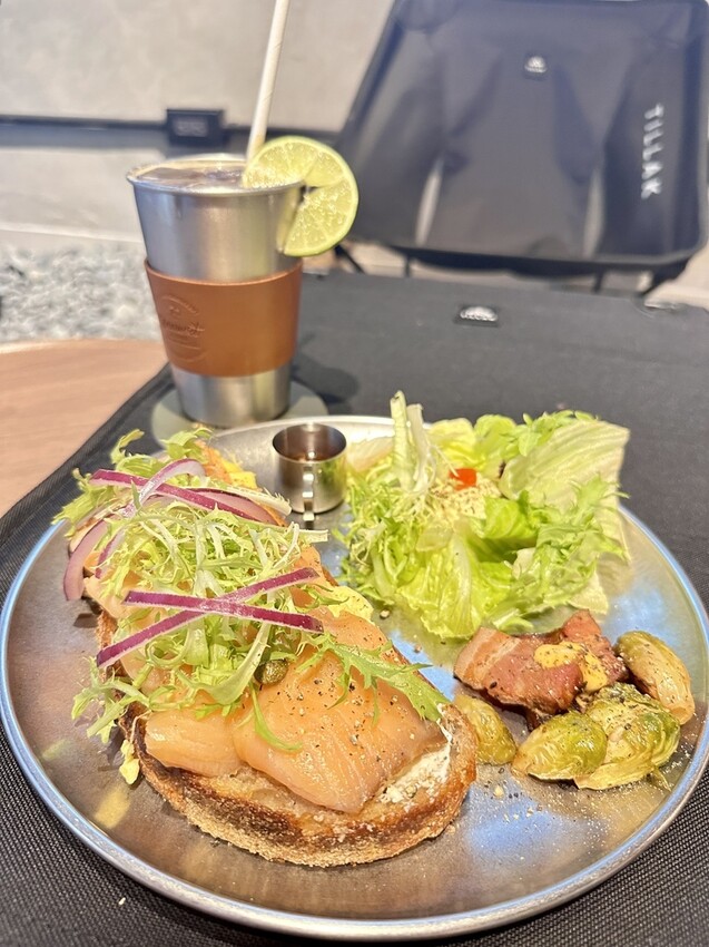 台北。古亭︱在偽露營文青風的咖啡廳享用早午餐︱Naturdise戶外裝備咖啡廳